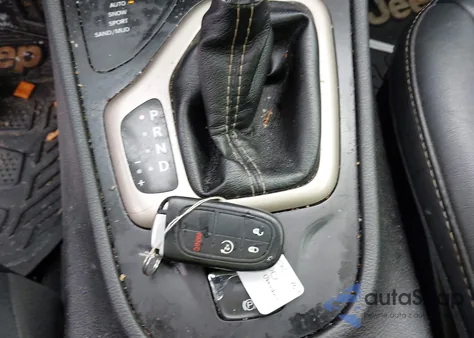 2016 Jeep Cherokee High Altitude z USA, uszkodzony, nr VIN 1C4PJMDB9GW315000